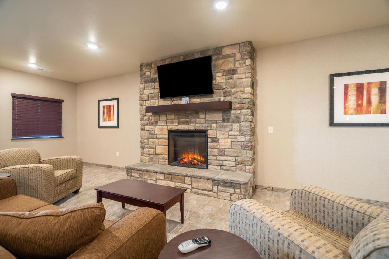 Cobblestone Inn & Suites - Kermit Exterior photo
